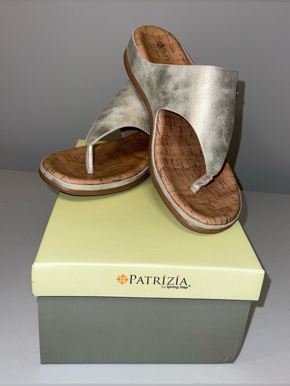 NWT PATRIZIA Wedge Sandals Women’s 8.5 9 Thong Cork Gold Neutral Buckle Metallic